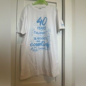 Hi, selling this prodigious shirt for men or for women in size S.